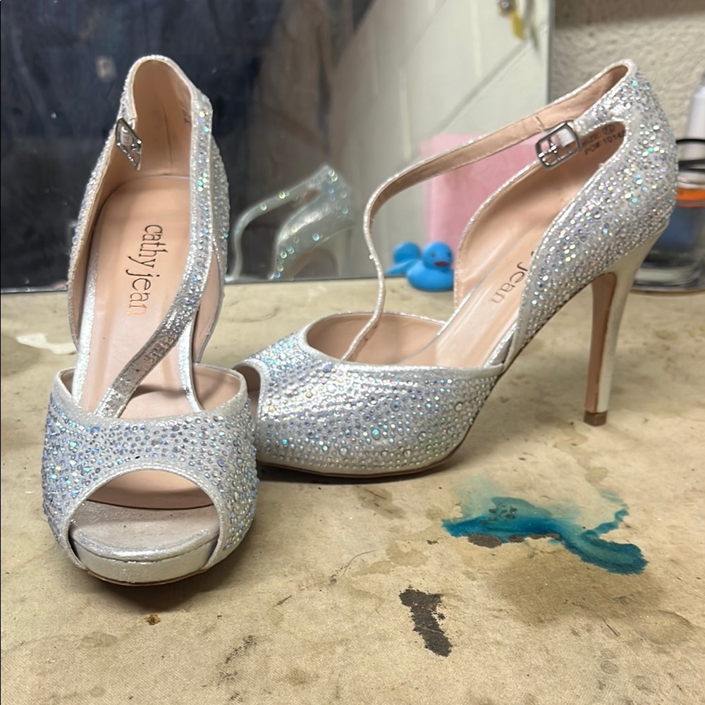 Cathy Jean Silver Glitter Women's Heels
